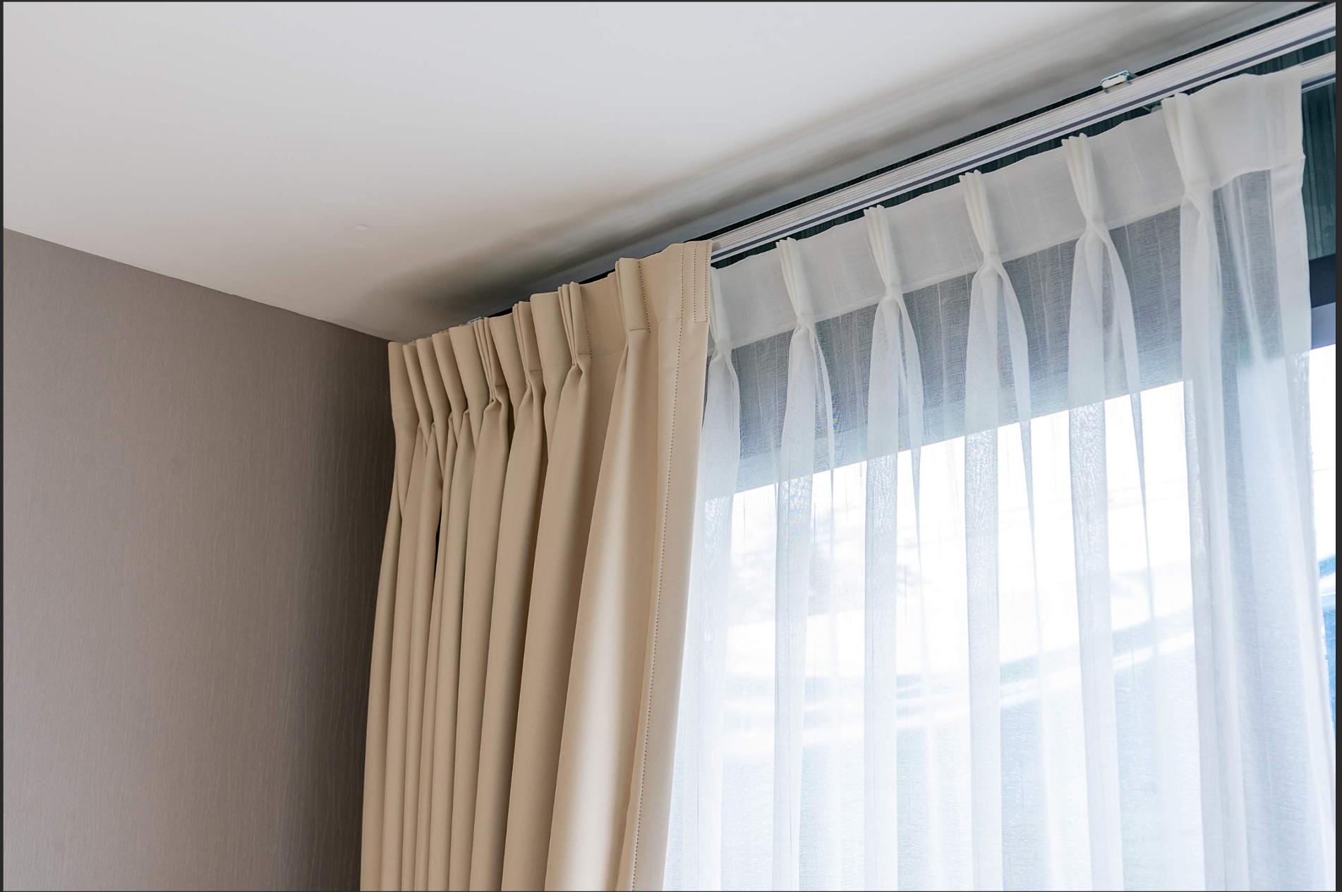 Curtain Tracks Installation